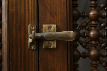 アンティーク建具　建築的な造形美と装飾性を併せ持つアラビア建築様式で作られたマシュラビーヤの窓と枠のセット　(R-084873)