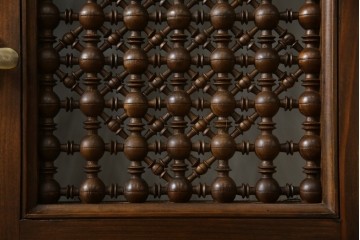 アンティーク建具　建築的な造形美と装飾性を併せ持つアラビア建築様式で作られたマシュラビーヤの窓と枠のセット　(R-084873)