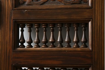 アンティーク建具　建築的な造形美と装飾性を併せ持つアラビア建築様式で作られたマシュラビーヤの窓と枠のセット　(R-084873)