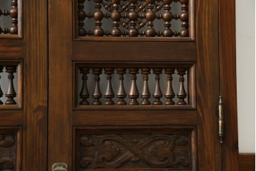 アンティーク建具　建築的な造形美と装飾性を併せ持つアラビア建築様式で作られたマシュラビーヤの窓と枠のセット　(R-084873)