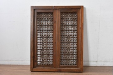 アンティーク建具　実用性と美的デザインが両立!アラビア建築様式で作られたマシュラビーヤの窓と枠のセット　(R-084874)