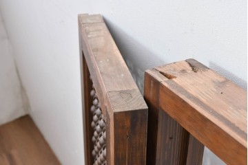 アンティーク建具　実用性と美的デザインが両立!アラビア建築様式で作られたマシュラビーヤの窓と枠のセット　(R-084874)