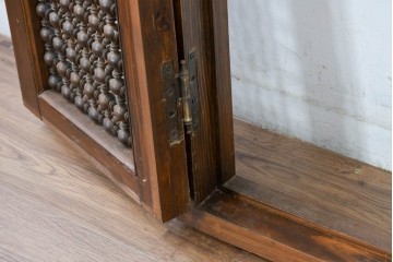 アンティーク建具　実用性と美的デザインが両立!アラビア建築様式で作られたマシュラビーヤの窓と枠のセット　(R-084874)
