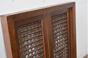 アンティーク建具　実用性と美的デザインが両立!アラビア建築様式で作られたマシュラビーヤの窓と枠のセット　(R-084874)