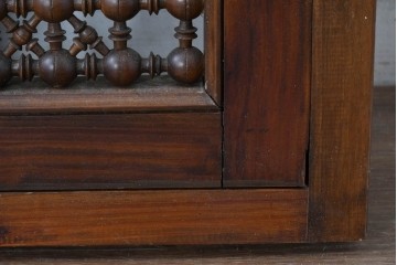 アンティーク建具　実用性と美的デザインが両立!アラビア建築様式で作られたマシュラビーヤの窓と枠のセット　(R-084874)