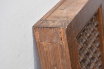 アンティーク建具　実用性と美的デザインが両立!アラビア建築様式で作られたマシュラビーヤの窓と枠のセット　(R-084874)