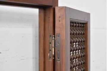 アンティーク建具　実用性と美的デザインが両立!アラビア建築様式で作られたマシュラビーヤの窓と枠のセット　(R-084875)