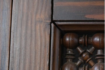 アンティーク建具　実用性と美的デザインが両立!アラビア建築様式で作られたマシュラビーヤの窓と枠のセット　(R-084875)