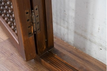 アンティーク建具　実用性と美的デザインが両立!アラビア建築様式で作られたマシュラビーヤの窓と枠のセット　(R-084875)