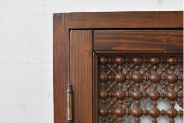 アンティーク建具　実用性と美的デザインが両立!アラビア建築様式で作られたマシュラビーヤの窓と枠のセット　(R-084875)