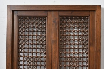 アンティーク建具　実用性と美的デザインが両立!アラビア建築様式で作られたマシュラビーヤの窓と枠のセット　(R-084875)