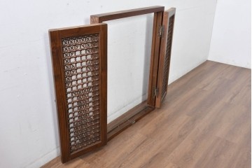 アンティーク建具　実用性と美的デザインが両立!アラビア建築様式で作られたマシュラビーヤの窓と枠のセット　(R-084875)