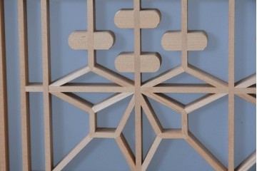 ヴィンテージ建具　昭和中期　幾何学文様の意匠が美しい片面ガラスの組子欄間1枚　(R-084876)