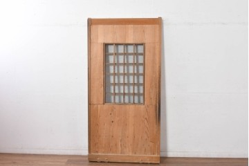 アンティーク建具　明治～大正　金網入り格子窓と装飾板の組み合わせが珍しい蔵戸1枚　(R-084878)