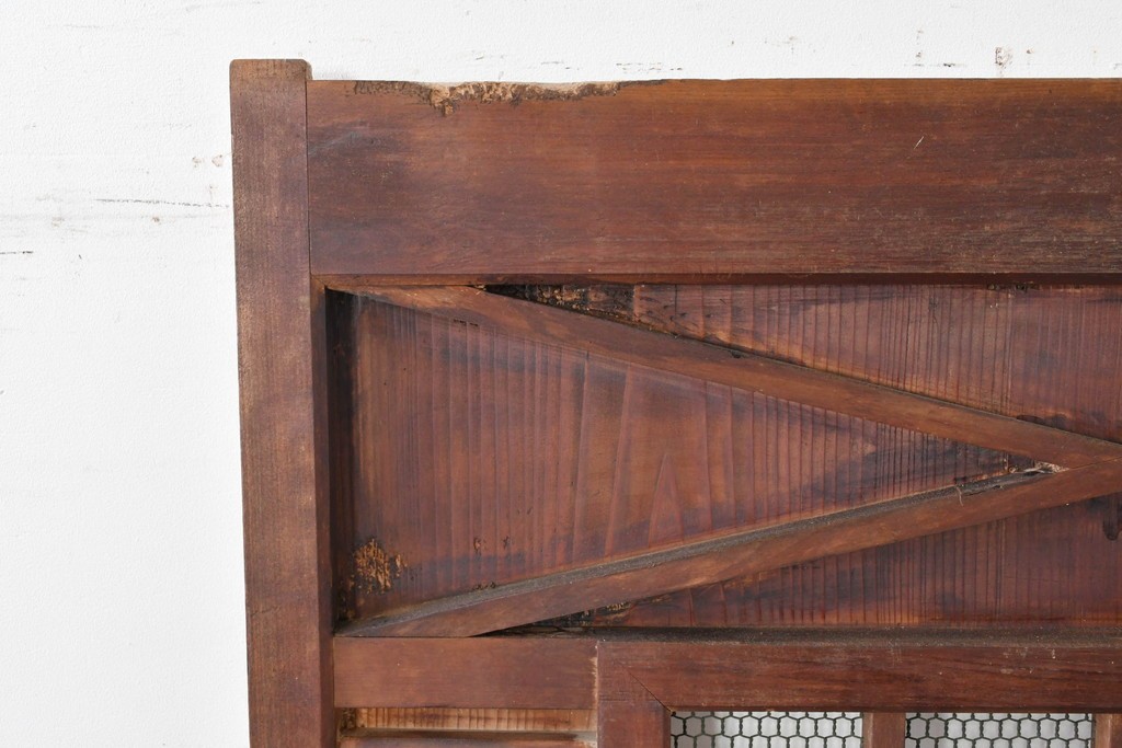 アンティーク建具　明治～大正　金網入り格子窓と装飾板の組み合わせが珍しい蔵戸1枚　(R-084878)