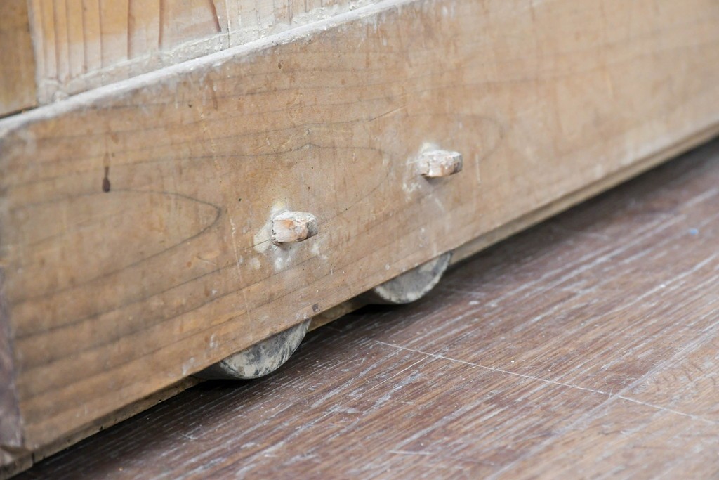 アンティーク建具　明治～大正　金網入り格子窓と装飾板の組み合わせが珍しい蔵戸1枚　(R-084878)