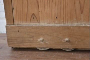 アンティーク建具　明治～大正　金網入り格子窓と装飾板の組み合わせが珍しい蔵戸1枚　(R-084878)