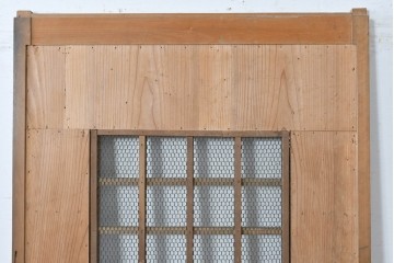 アンティーク建具　明治～大正　金網入り格子窓と装飾板の組み合わせが珍しい蔵戸1枚　(R-084878)