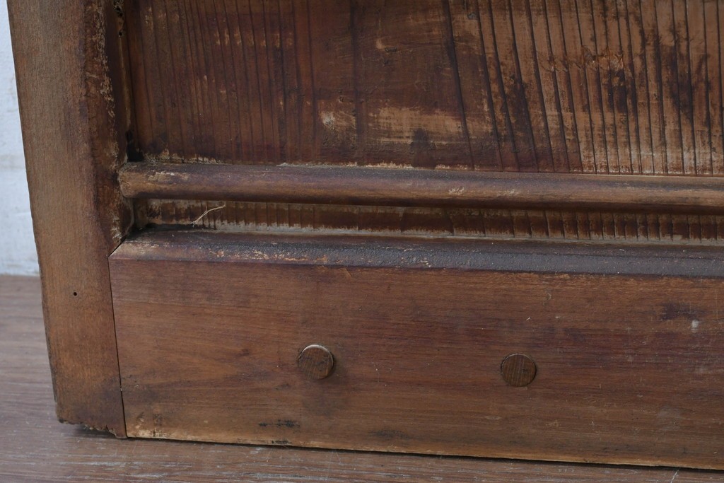 アンティーク建具　明治～大正　金網入り格子窓と装飾板の組み合わせが珍しい蔵戸1枚　(R-084878)