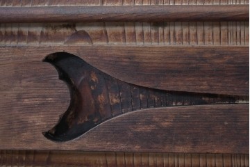 アンティーク建具　明治～大正　金網入り格子窓と装飾板の組み合わせが珍しい蔵戸1枚　(R-084878)