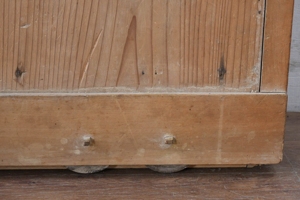 アンティーク建具　明治～大正　金網入り格子窓と装飾板の組み合わせが珍しい蔵戸1枚　(R-084878)