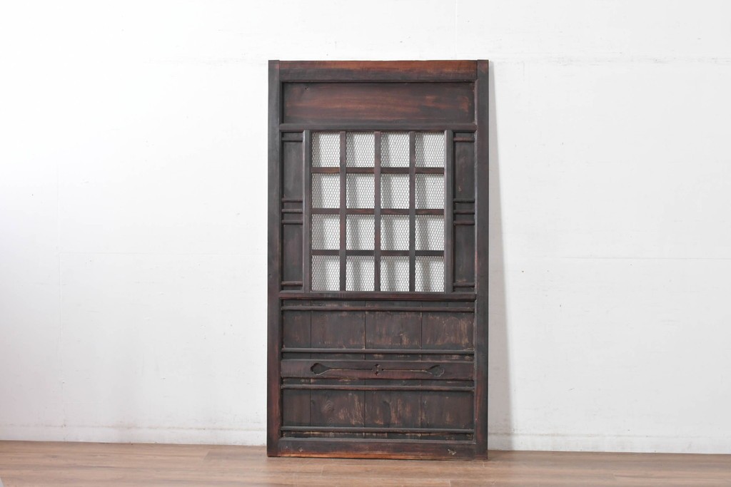 アンティーク建具　明治～大正　格子窓と板戸を組み合わせた凝ったデザインの蔵戸1枚　(R-084879)