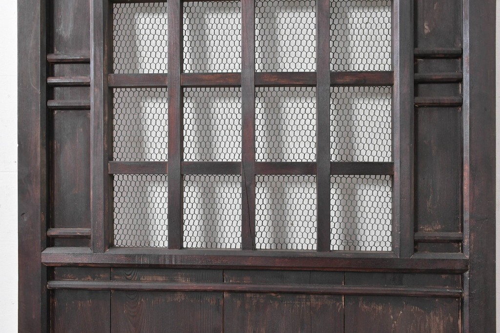 アンティーク建具　明治～大正　格子窓と板戸を組み合わせた凝ったデザインの蔵戸1枚　(R-084879)