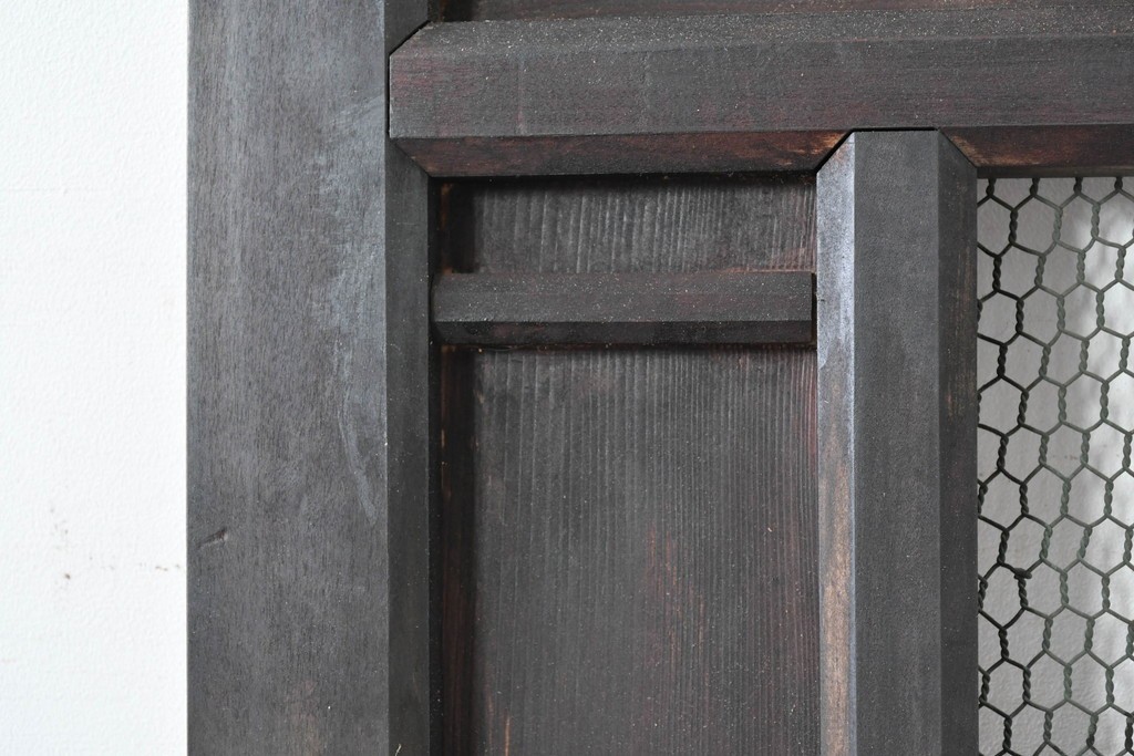 アンティーク建具　明治～大正　格子窓と板戸を組み合わせた凝ったデザインの蔵戸1枚　(R-084879)