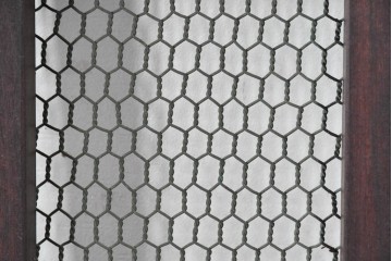 アンティーク建具　明治～大正　格子窓と板戸を組み合わせた凝ったデザインの蔵戸1枚　(R-084879)