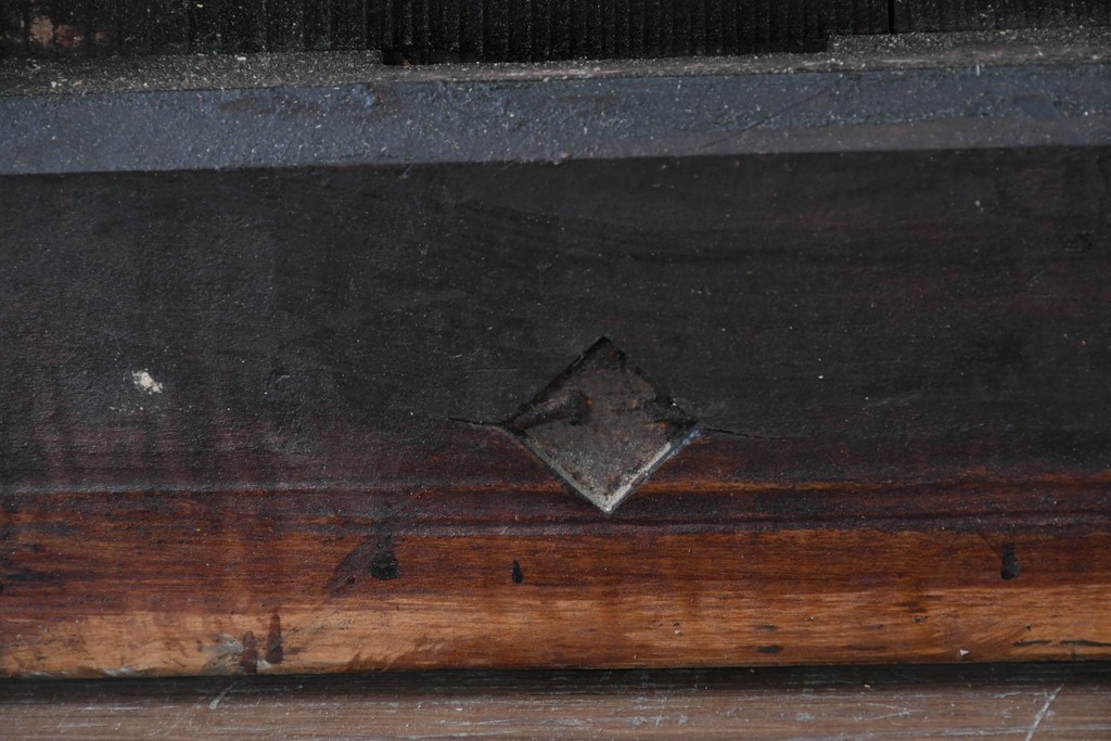 アンティーク建具　明治～大正　格子窓と板戸を組み合わせた凝ったデザインの蔵戸1枚　(R-084879)