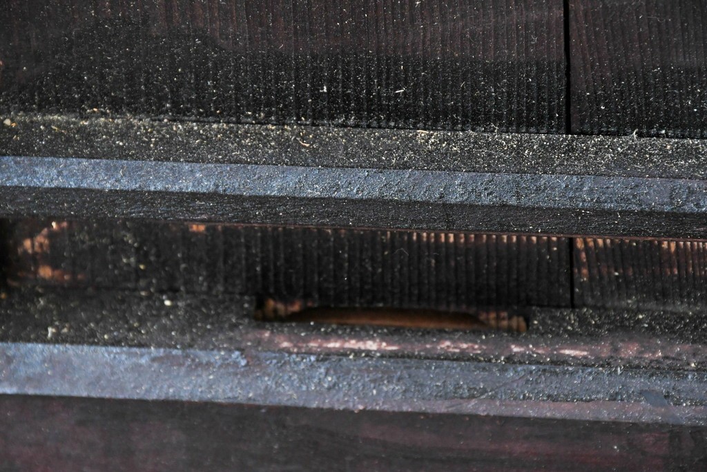 アンティーク建具　明治～大正　格子窓と板戸を組み合わせた凝ったデザインの蔵戸1枚　(R-084879)