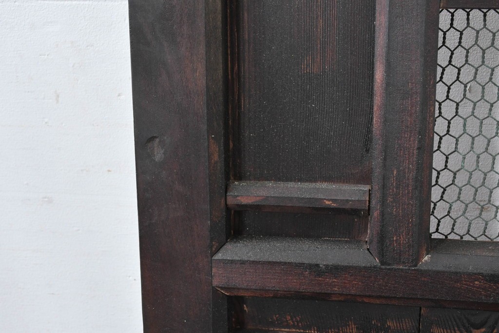 アンティーク建具　明治～大正　格子窓と板戸を組み合わせた凝ったデザインの蔵戸1枚　(R-084879)