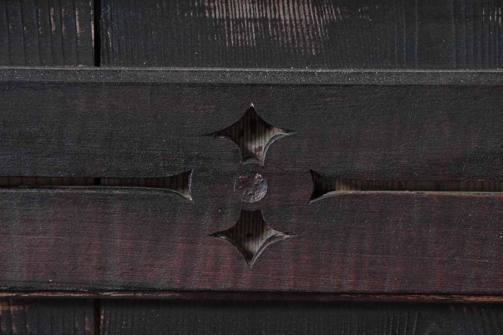 アンティーク建具　明治～大正　格子窓と板戸を組み合わせた凝ったデザインの蔵戸1枚　(R-084879)