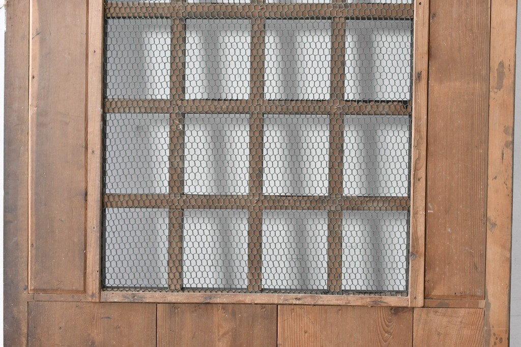 アンティーク建具　明治～大正　格子窓と板戸を組み合わせた凝ったデザインの蔵戸1枚　(R-084879)