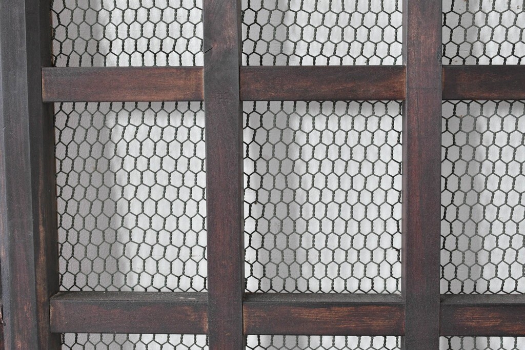 アンティーク建具　明治～大正　格子窓と板戸を組み合わせた凝ったデザインの蔵戸1枚　(R-084879)