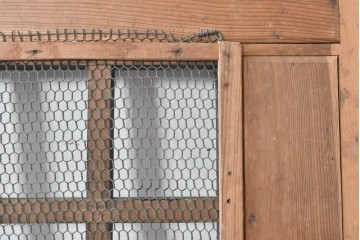 アンティーク建具　明治～大正　格子窓と板戸を組み合わせた凝ったデザインの蔵戸1枚　(R-084879)