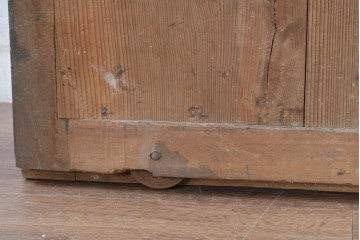 アンティーク建具　明治～大正　格子窓と板戸を組み合わせた凝ったデザインの蔵戸1枚　(R-084879)