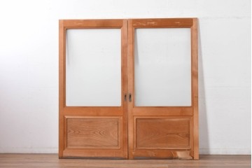 ヴィンテージ建具　昭和後期　高級品!!　腰板欅(ケヤキ)材　欅材ならではの木目が印象的なガラス戸2枚セット　(R-084880)