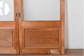 ヴィンテージ建具　昭和後期　高級品!!　腰板欅(ケヤキ)材　欅材ならではの木目が印象的なガラス戸2枚セット　(R-084880)