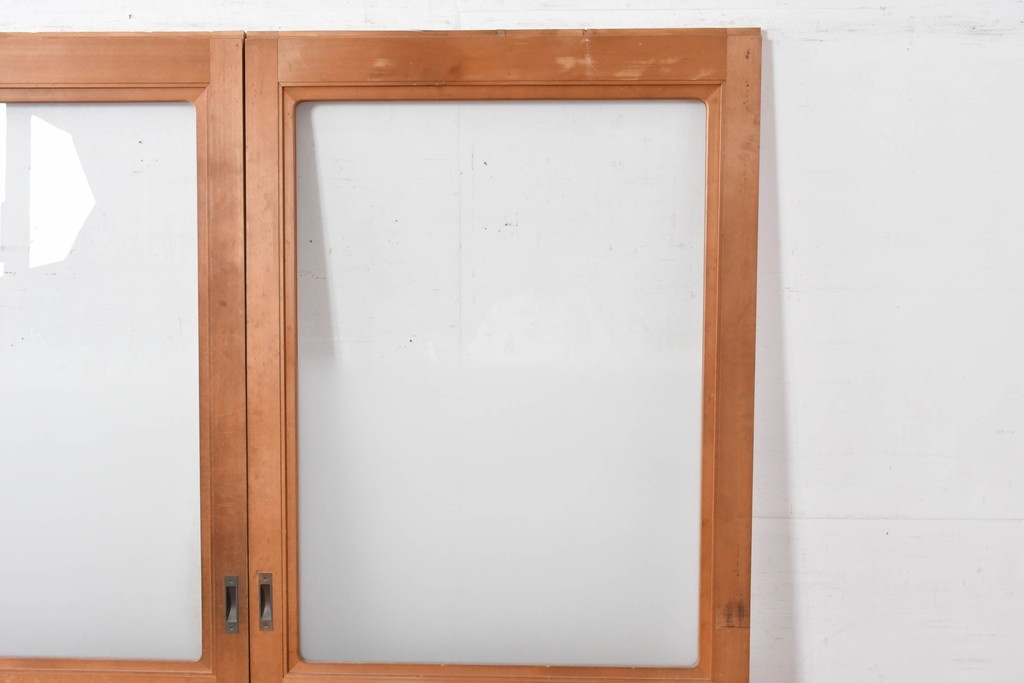 ヴィンテージ建具　昭和後期　高級品!!　腰板欅(ケヤキ)材　欅材ならではの木目が印象的なガラス戸2枚セット　(R-084880)