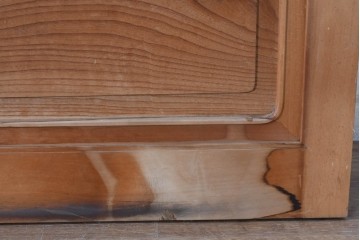 ヴィンテージ建具　昭和後期　高級品!!　腰板欅(ケヤキ)材　欅材ならではの木目が印象的なガラス戸2枚セット　(R-084880)