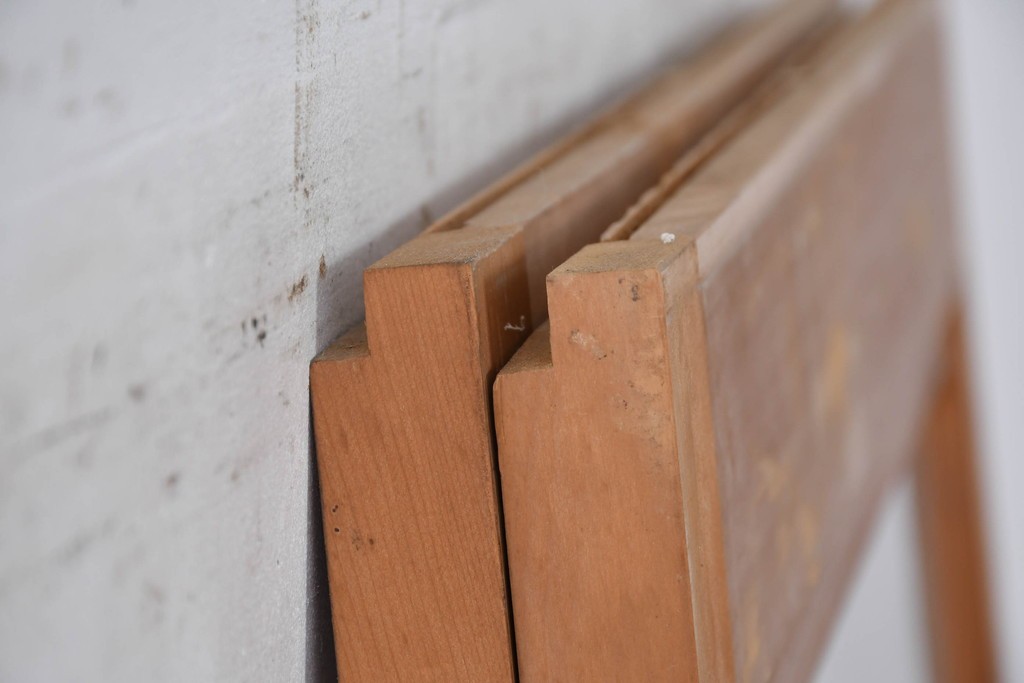 ヴィンテージ建具　昭和後期　高級品!!　腰板欅(ケヤキ)材　欅材ならではの木目が印象的なガラス戸2枚セット　(R-084880)