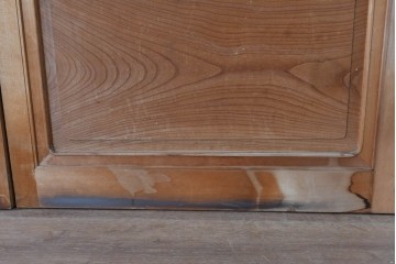 ヴィンテージ建具　昭和後期　高級品!!　腰板欅(ケヤキ)材　欅材ならではの木目が印象的なガラス戸2枚セット　(R-084880)