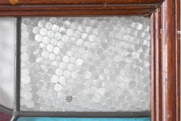 イギリスアンティーク　赤・緑・琥珀色のステンドグラスが印象的な木製ドア1枚　(R-084881)