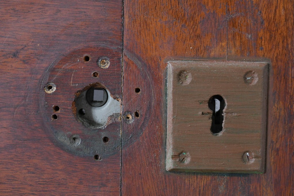 イギリスアンティーク　赤・緑・琥珀色のステンドグラスが印象的な木製ドア1枚　(R-084881)