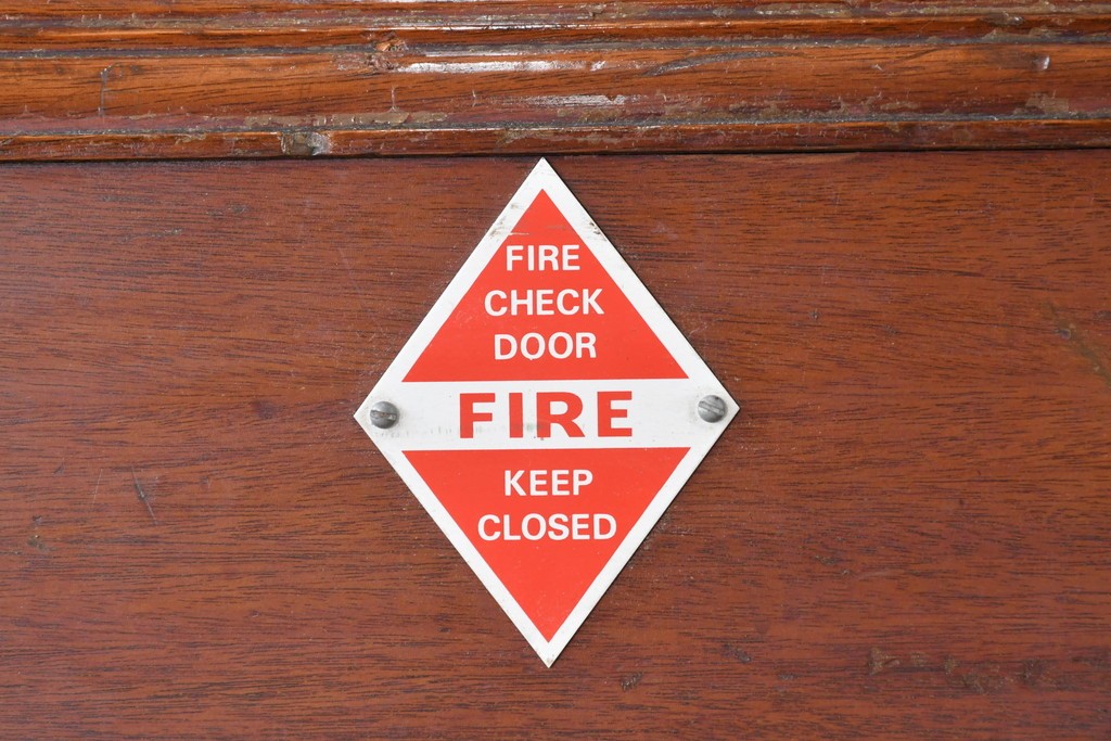 イギリスアンティーク　赤・緑・琥珀色のステンドグラスが印象的な木製ドア1枚　(R-084881)