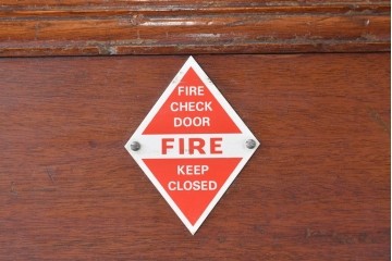 イギリスアンティーク　赤・緑・琥珀色のステンドグラスが印象的な木製ドア1枚　(R-084881)