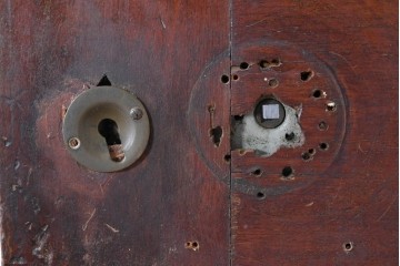 イギリスアンティーク　赤・緑・琥珀色のステンドグラスが印象的な木製ドア1枚　(R-084881)