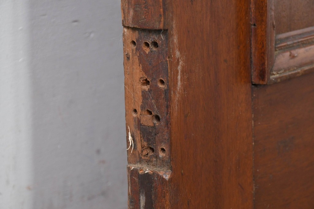 イギリスアンティーク　赤・緑・琥珀色のステンドグラスが印象的な木製ドア1枚　(R-084881)