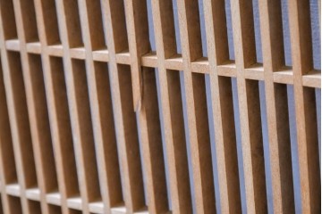 ヴィンテージ建具　昭和中期　松・竹・梅の彫刻が施された格子欄間1枚　(R-084882)